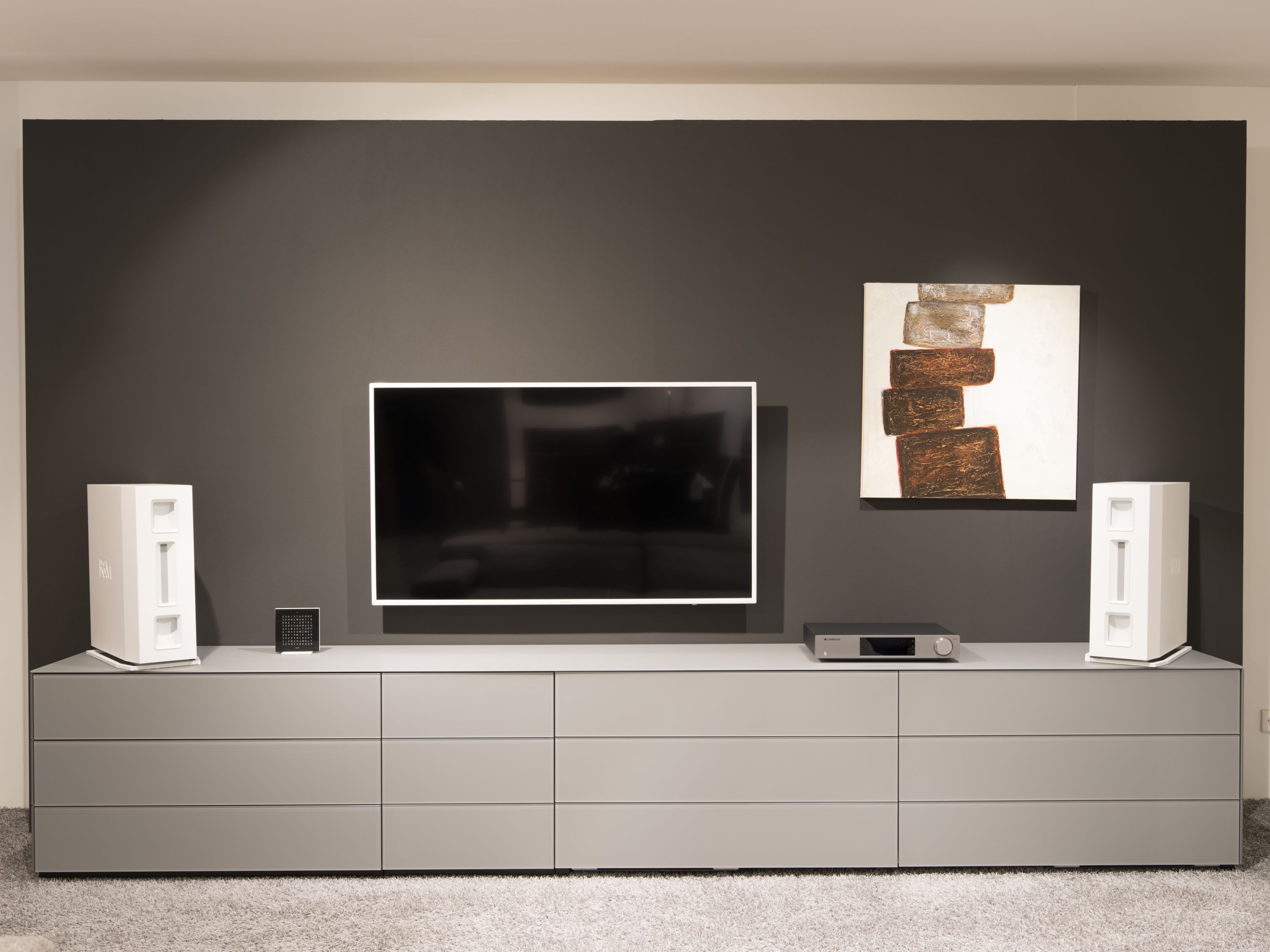 Backes & Müller BM IO Lautsprecher in modernem Wohnambiente